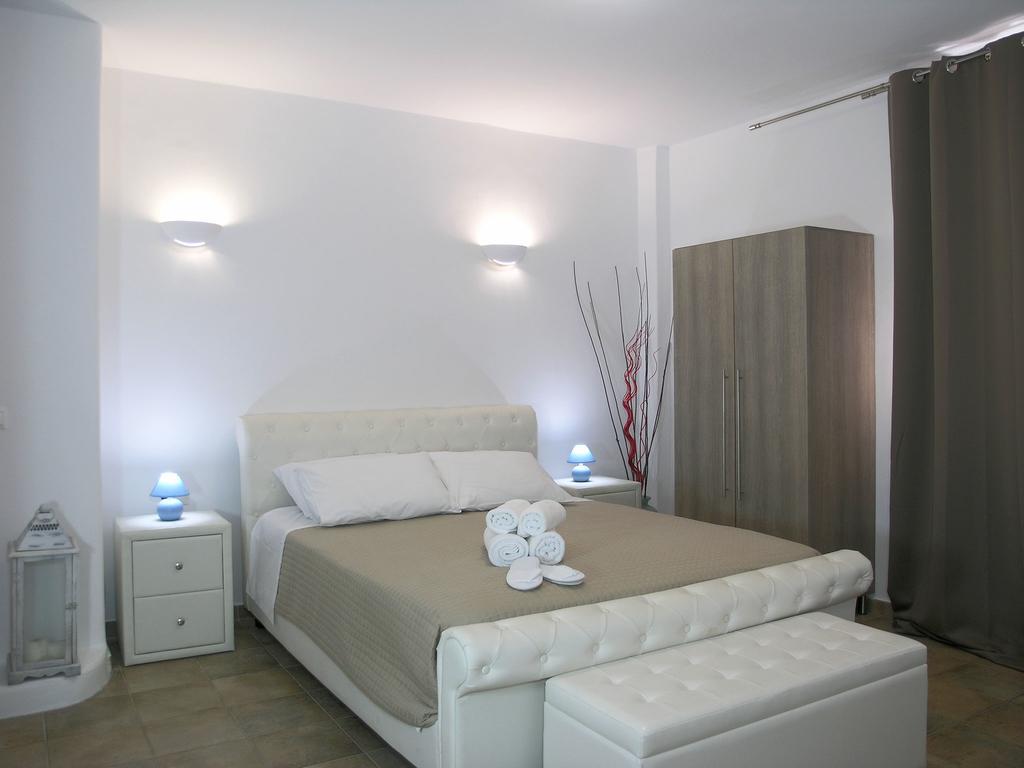 Blue & White Apartment Ano Mera