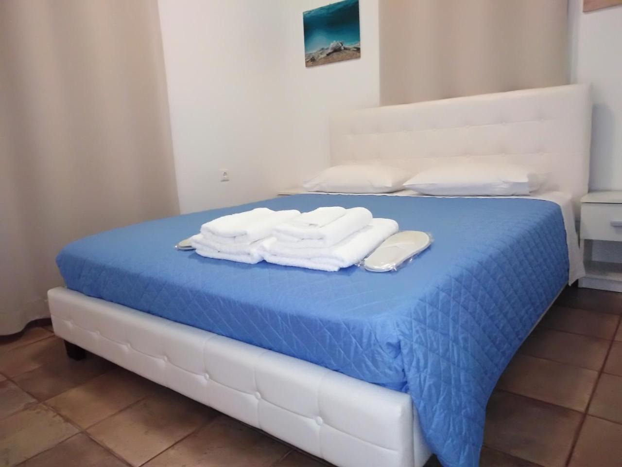 Blue & White Apartment *