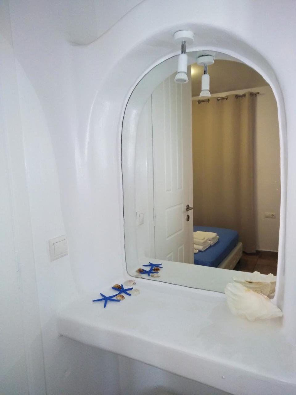 Blue & White Apartment *